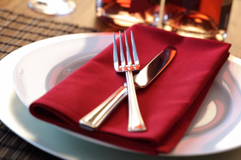 Секреты создания уникального стиля сервировки в ресторане: как выбрать правильные предметы сервировки